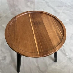 Дерев'яний круглий стіл